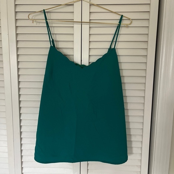 Loft Tank with‎ Scalloped Edge - Picture 1 of 4